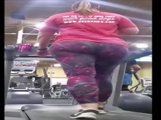 Jiggly 戦利品 ブロンド pawg 上の treadmill