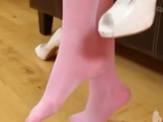 豐滿 粉紅色 尼龍 長襪 和 smashing 孩兒