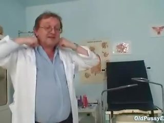 Tynn milf nora gyno klinikk eksamen av kinky medisinsk mann