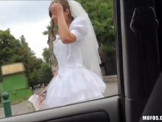 Groovy soon to be bride ditched by her BF