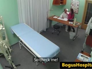 European pacient fucks therapist toate peste birou